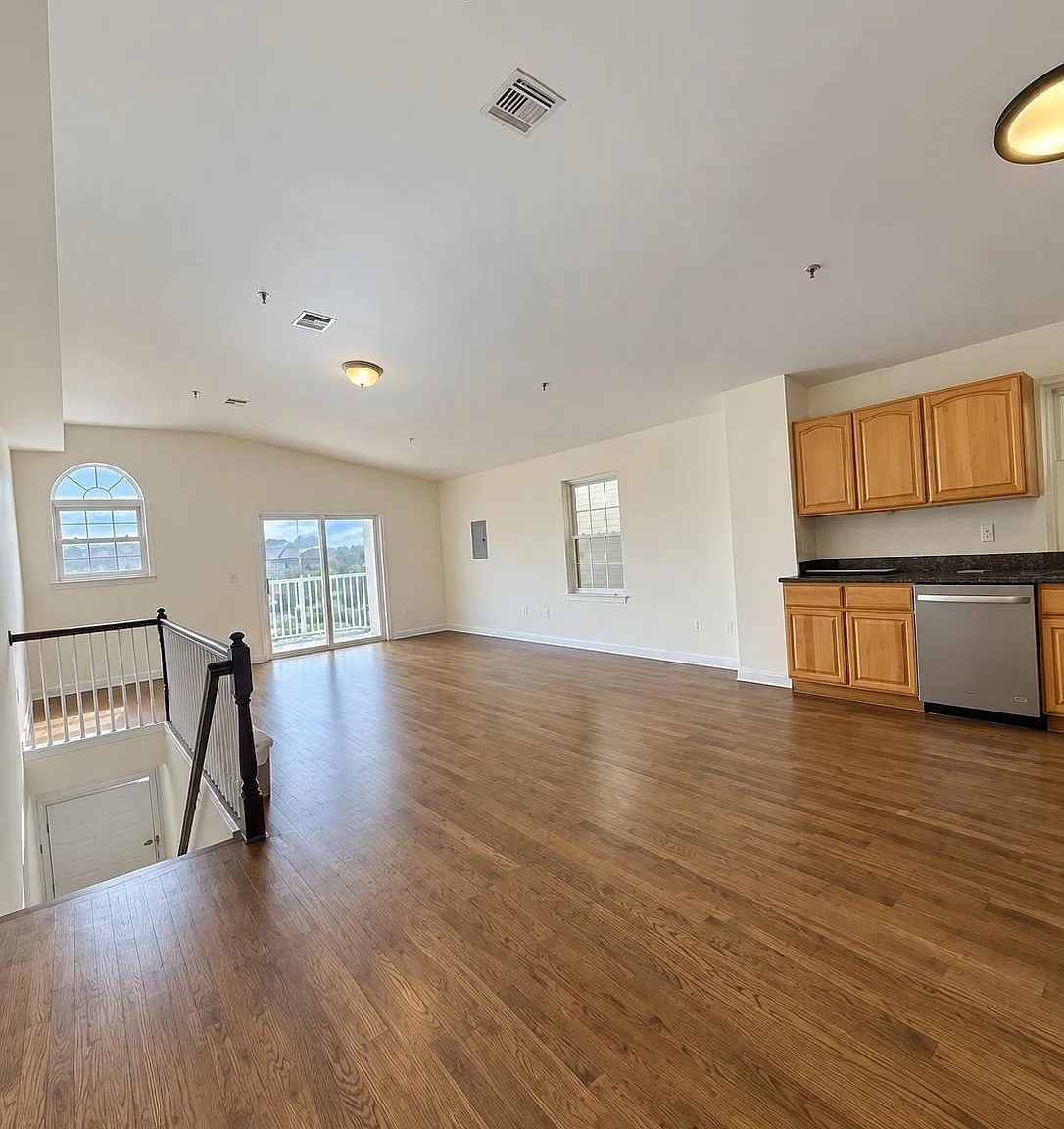 3 bed, 2.0 bath, $3,200 — Photo 2
