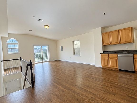 2nd image of 612 3rd St #3