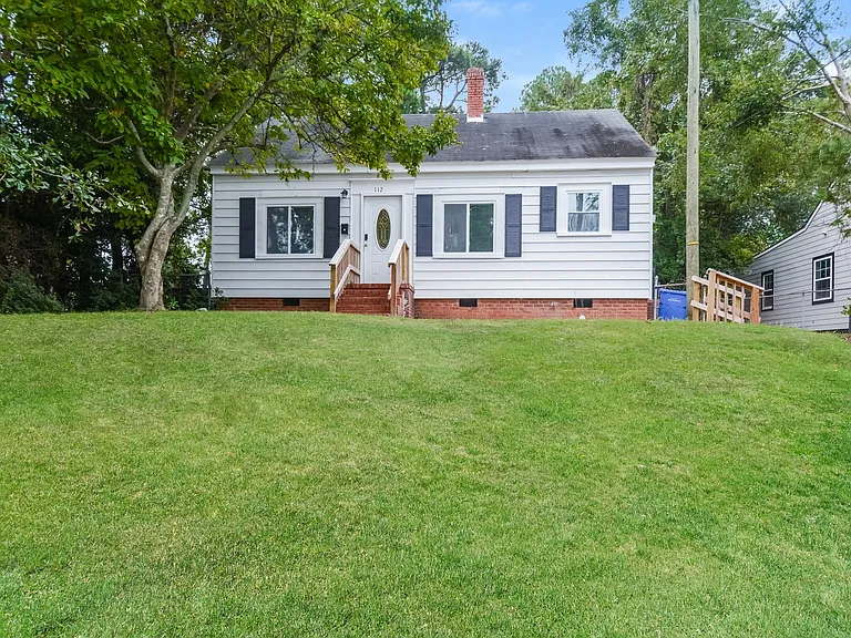 1041945_016_front_view_13156305.jpg
