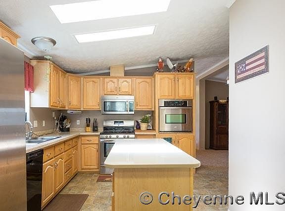 5th image of 909 Stoetzel Ave