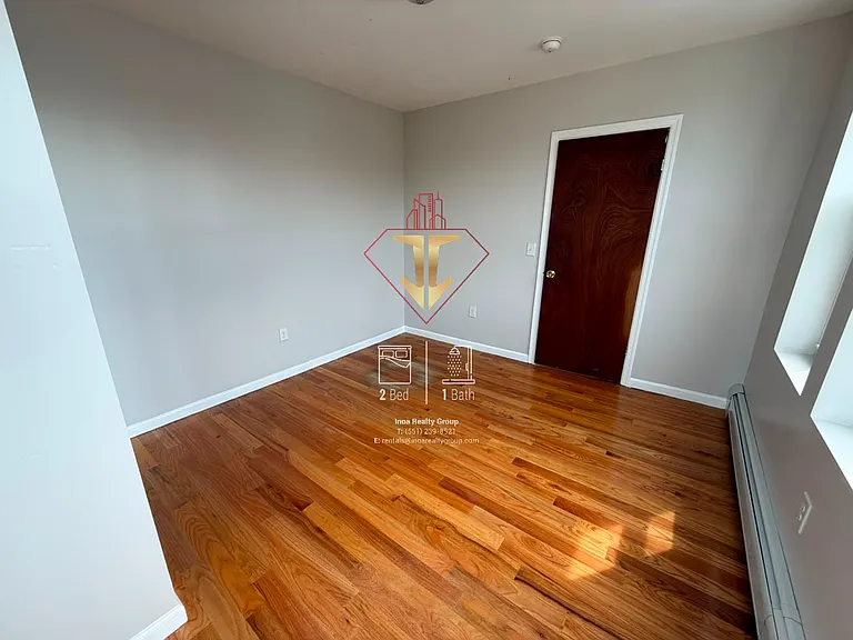 572 57th St #33 — Photo 7
