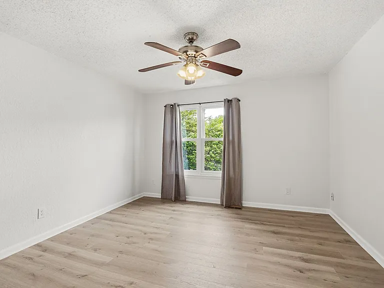 3856 Forestwood Ct — Photo 22