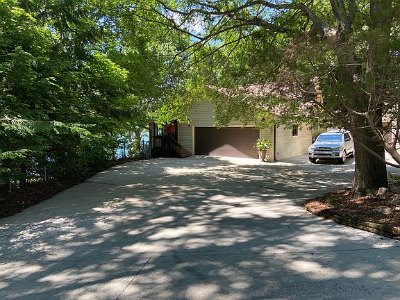 3rd image of 921 Gap Hill Rd