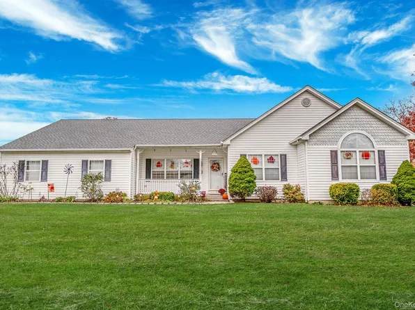 1 Monaco Court, Ronkonkoma, NY 11779