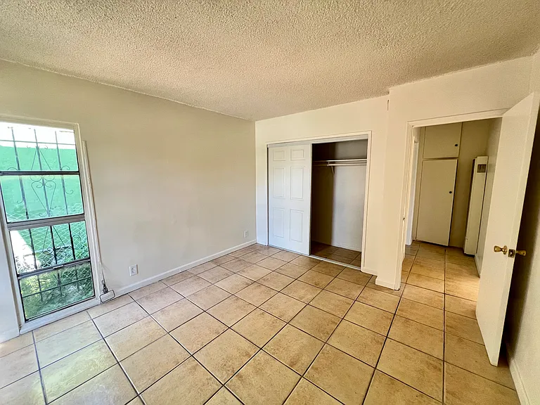 437 W Century Blvd #1 — Photo 10
