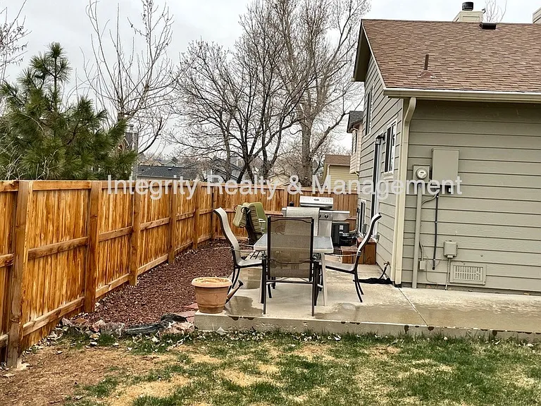 475 Chiswick Cir — Photo 7