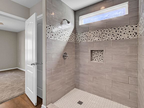 4th image of 114 Keaton Brook Dr