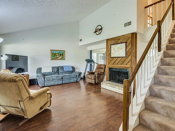 3rd image of 440 Gleneagles Dr