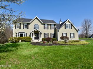 10 Alice Ln, Rensselaer, NY 12144