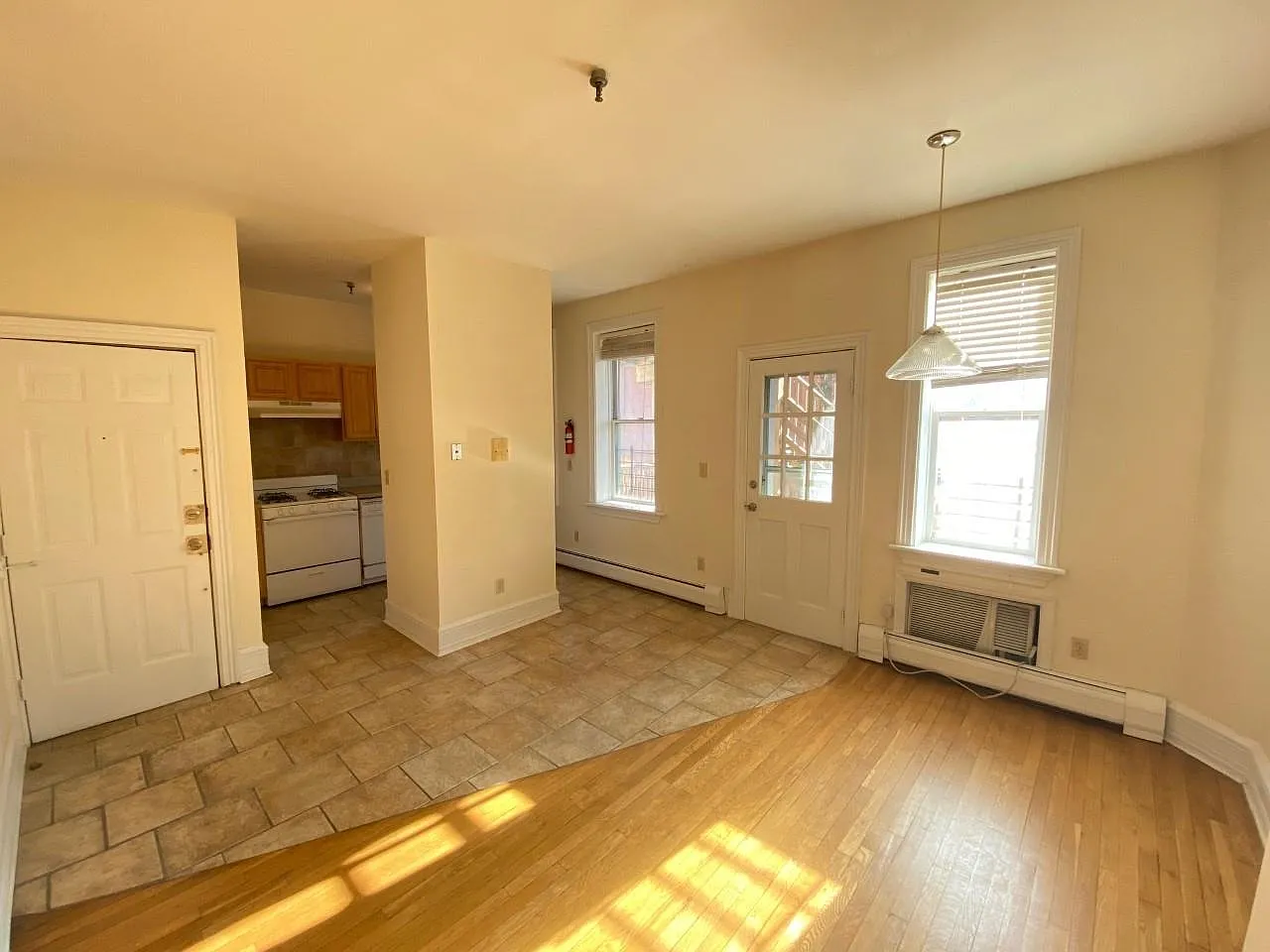 2 bed, 1.0 bath, $3,400 — Photo 3