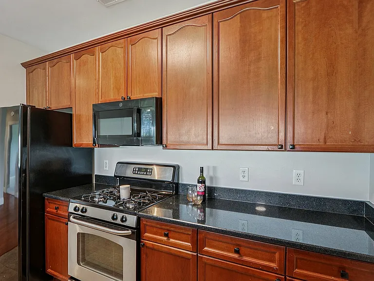 12-web-or-mls-Pawtucket Blvd-S2407-012