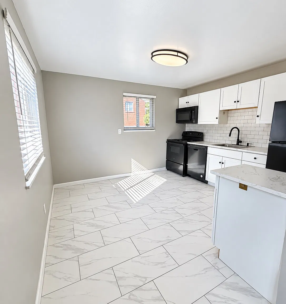 2 bed, 1100 sqft, $1,250 — Photo 3