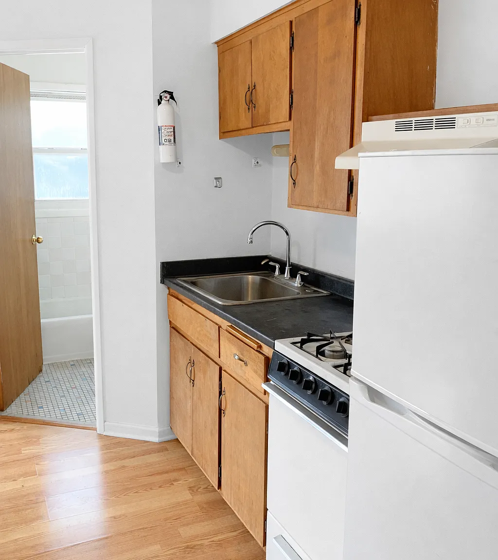 Studio, $790 — Photo 3