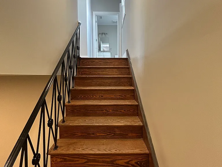 417 E Broadway — Photo 7