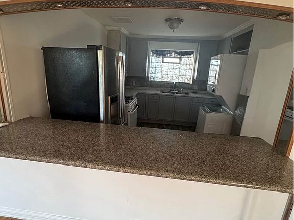 2nd image of 3475 Fort St #2