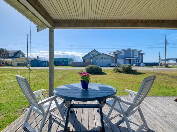 636 Freeman Ln, Point Roberts, WA 98281