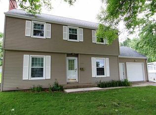 2612 Crestline Ave, Waterloo, IA 50702