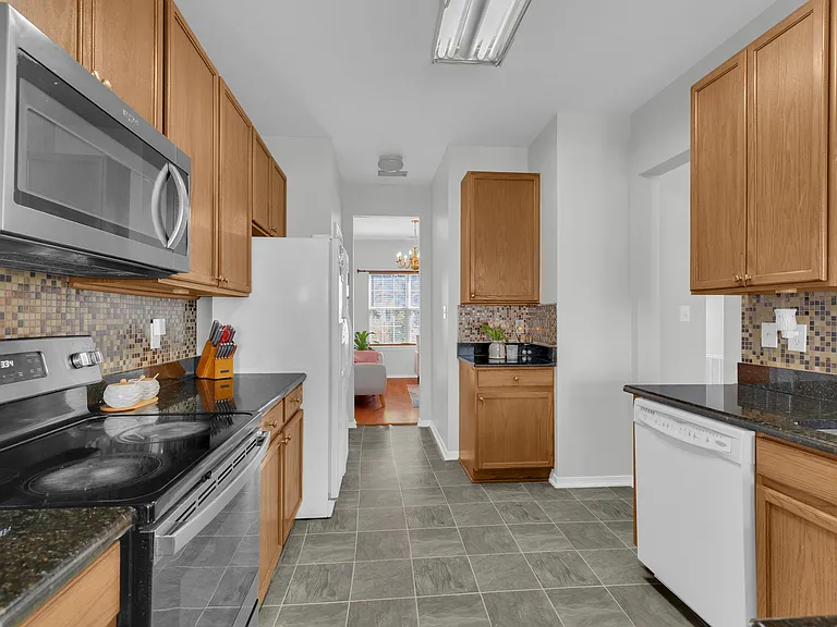 406 Treybrooke Dr — Photo 10