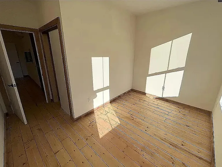 257 3rd St #2R — Photo 4