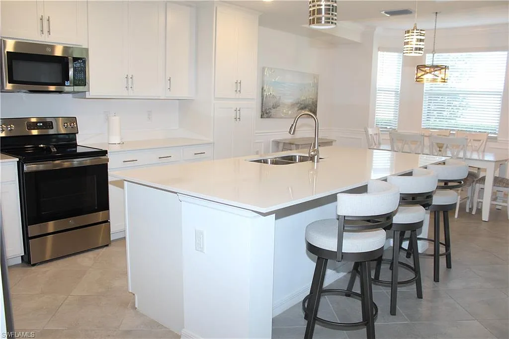 2 bed, 2.0 bath, 1154 sqft, $2,095 — Photo 2