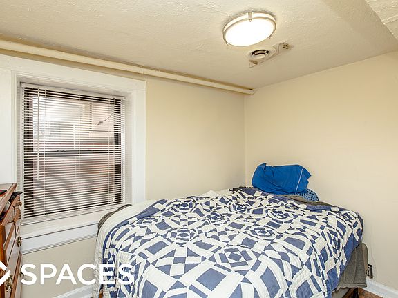 5th image of 1902 W Cortland St APT Gdn