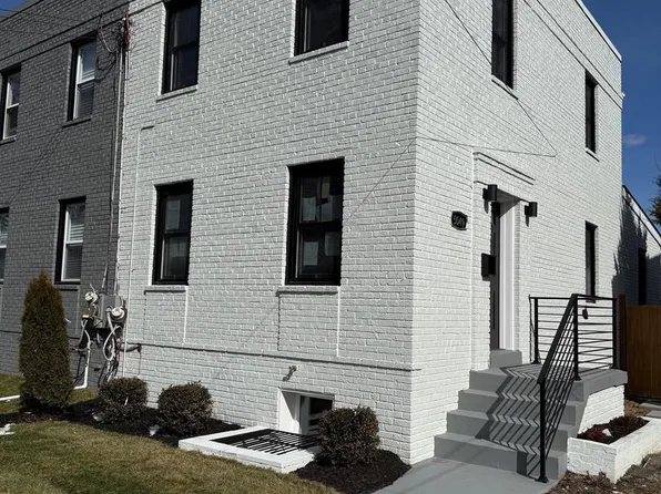 5049 8th St NE, Washington, DC 20017