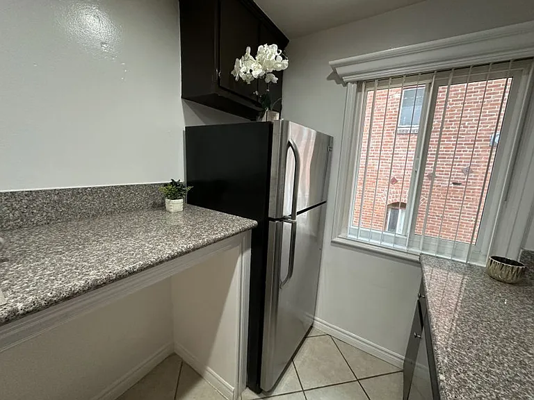 Edgemont Apts — Photo 36