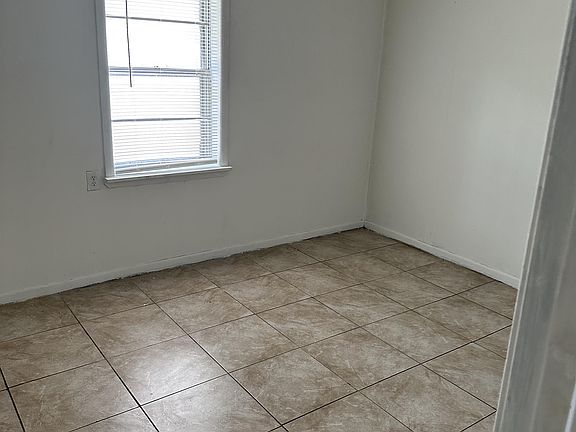 5th image of 806 S Oak St