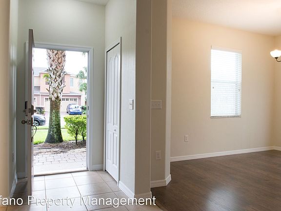 4th image of 15523 Campden St
