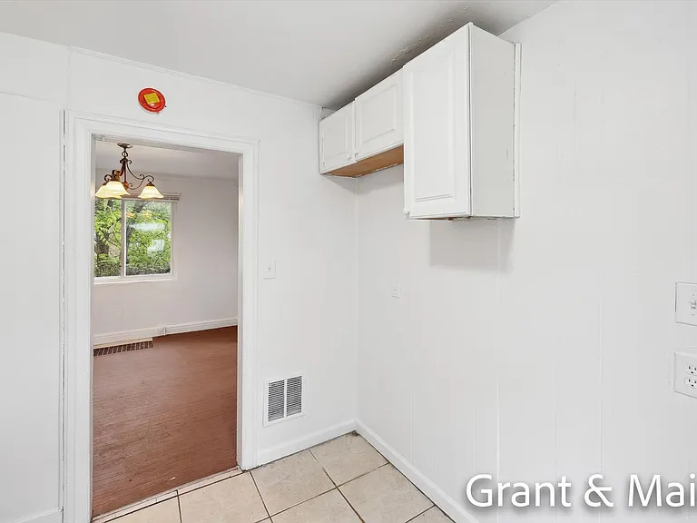 19250 Charest St — Photo 11