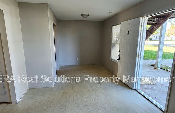 2nd image of 2001 Heritage Dr APT 3