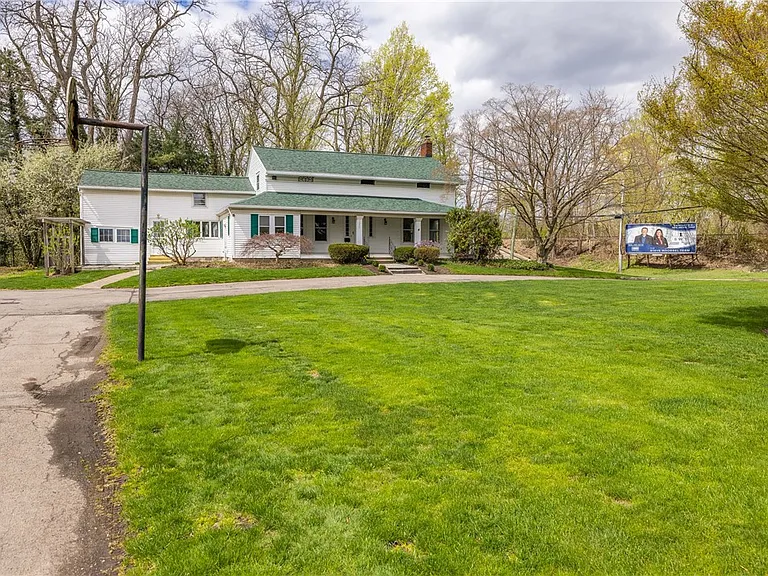 1253 Fairport Rd — Photo 24