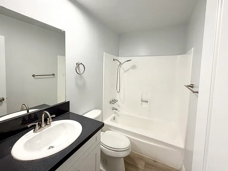 Vista Verde Apartments — Photo 9
