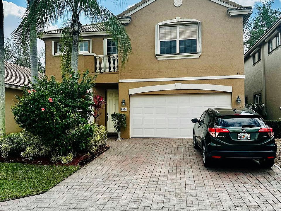 1st image of 8564 Via Giardino