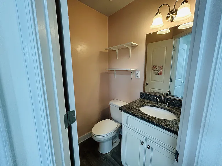 1823 Volvo Pkwy — Photo 12