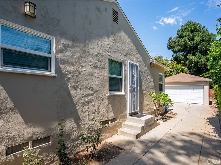 2526 Purdue Ave — Photo 21