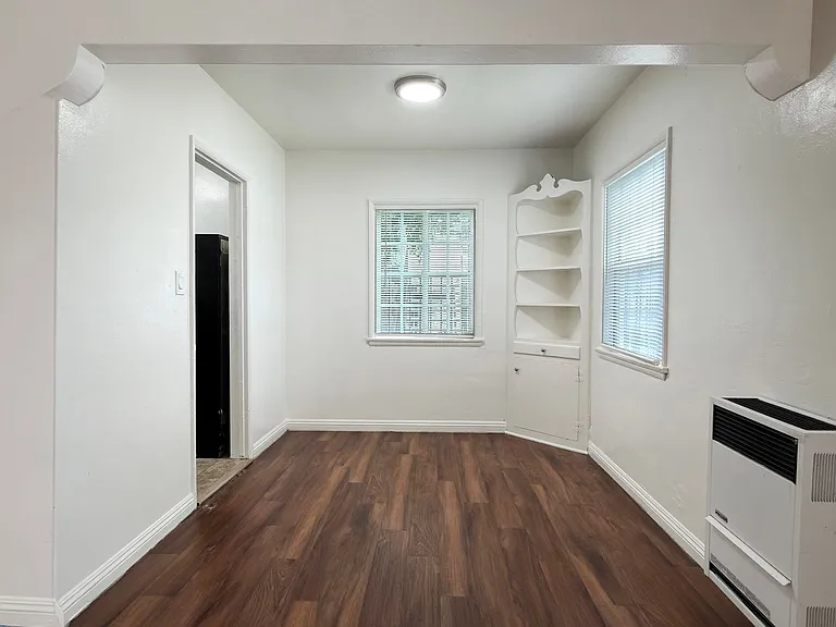 2021 Pine Ave — Photo 3