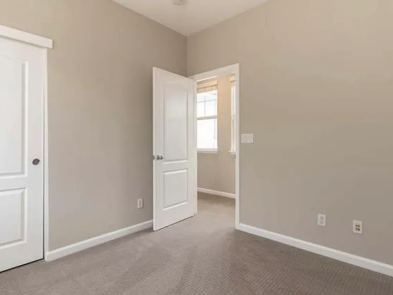 568 Engle Ct — Photo 14