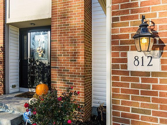 4th image of 812 Twin Acorn Ct