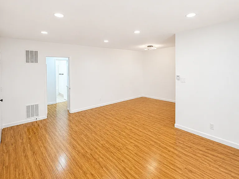 1037 N Genesee Ave #9 — Photo 6