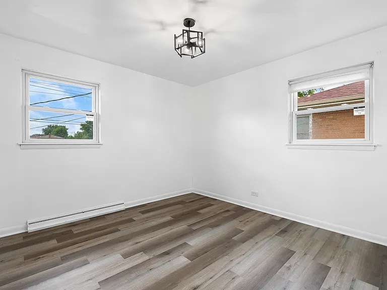 182 W 29th Pl — Photo 14