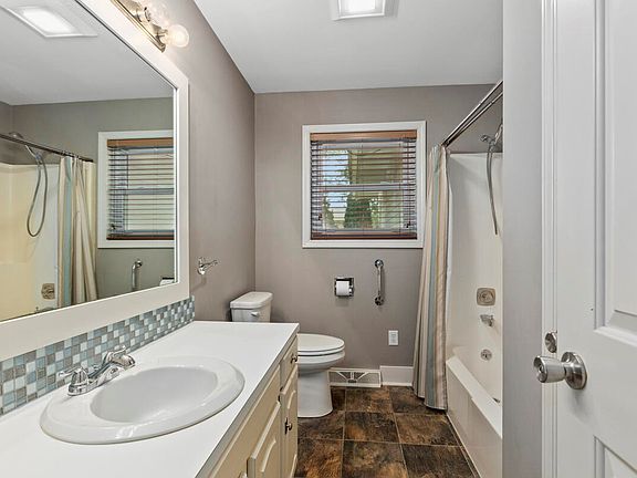 5th image of 11028 Radcliff Dr