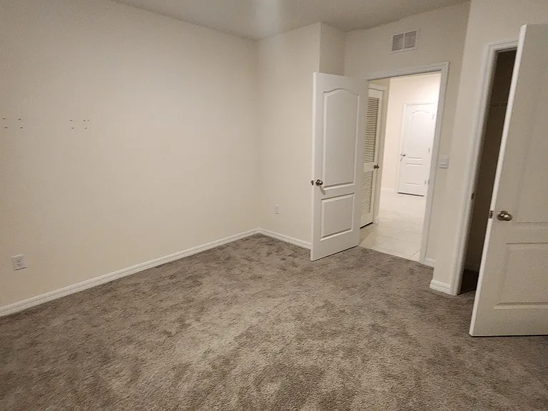 1051 Griffon Ave — Photo 18