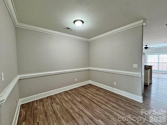 5th image of 1005 Stuarts Landing Dr