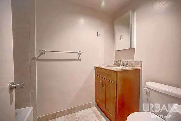 Rented by Urbane Brokerage | media 23