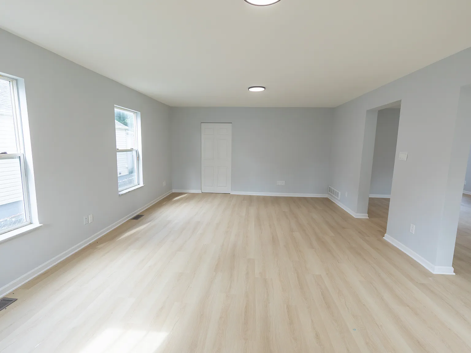 5 bed, 2940 sqft, $2,525 — Photo 4