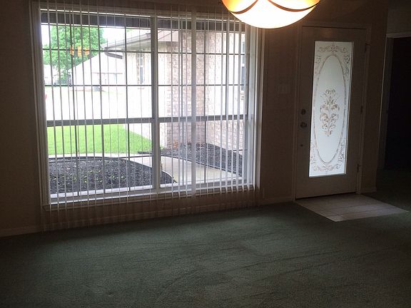 4th image of 1513 Bishop Dr