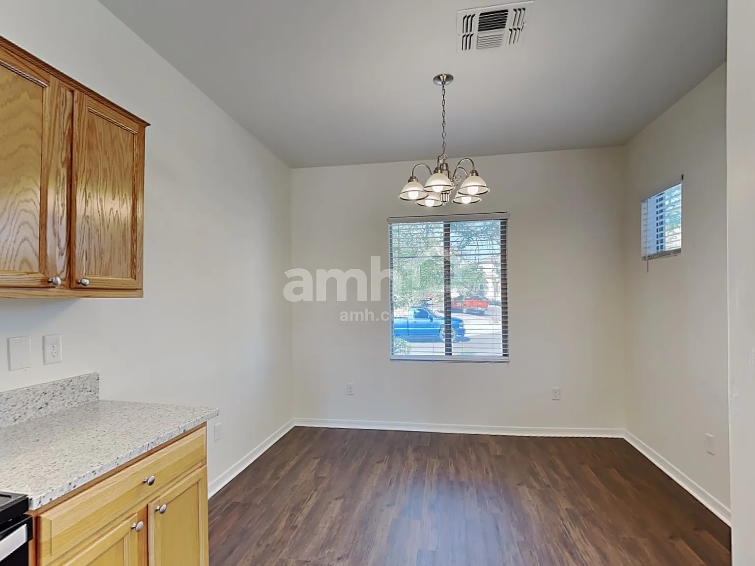 3 bed, 3.0 bath, 1576 sqft, $1,900 — Photo 4