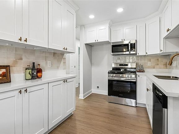 4th image of 1304 Trudeau Dr