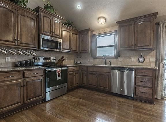 4th image of 103 Creek Valley Ter